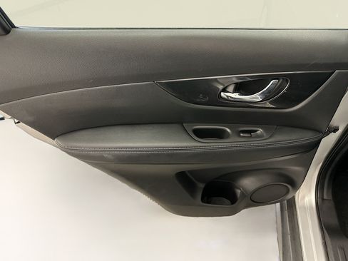 Used 2018 Nissan Rogue S AWD/4WD image 26