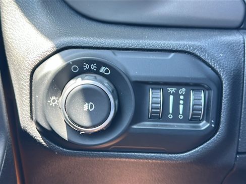 Used 2021 Jeep Wrangler Sport AWD/4WD image 32