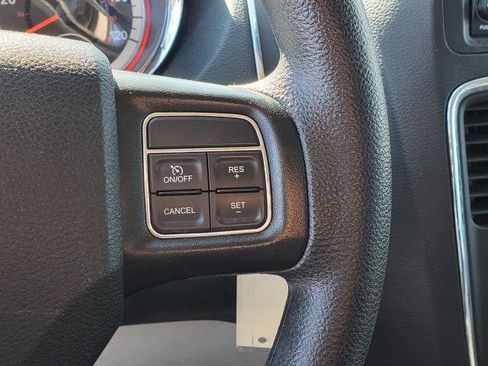 Used 2019 Dodge Grand Caravan SE w/ UConnect Hands-Free Group FWD image 11