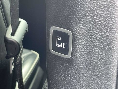 Certified 2025 Chrysler Pacifica Limited FWD image 21