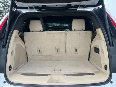 Used 2024 Cadillac Escalade Premium Luxury image 24