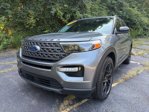Used 2022 Ford Explorer XLT w/ Equipment Group 202A RWD image 1