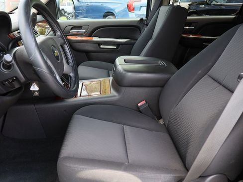 Used 2011 Chevrolet Avalanche LS image 18