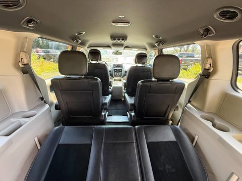 Used 2018 Dodge Grand Caravan SXT image 38