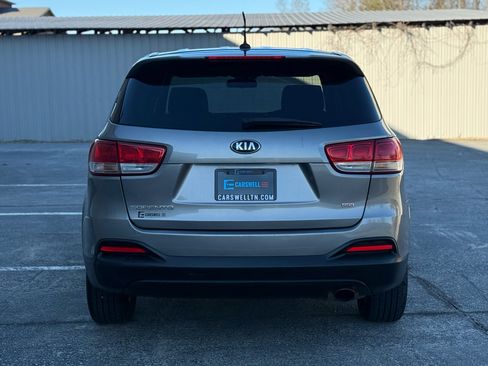 Used 2017 Kia Sorento L image 6