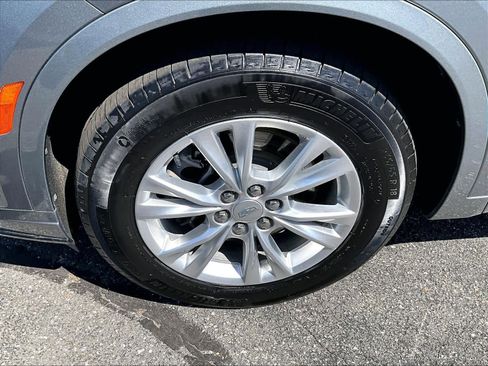 Used 2024 Cadillac XT6 Luxury w/ LPO, Floor Liner Package AWD/4WD image 7