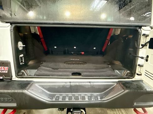 Used 2017 Jeep Wrangler Unlimited Rubicon image 24