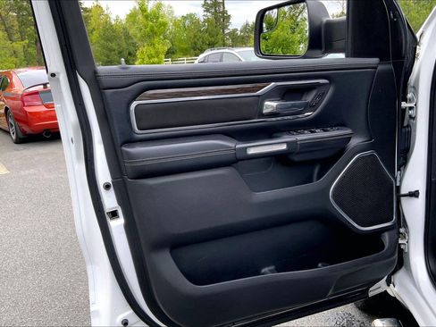 Used 2019 RAM 1500 Laramie AWD/4WD image 25