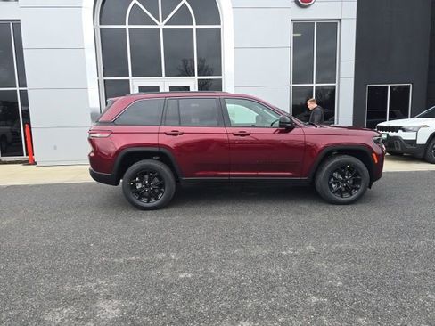 New 2026 Jeep Grand Cherokee 4WD image 7