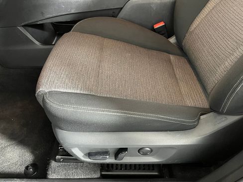 Used 2023 Nissan Rogue SV image 10