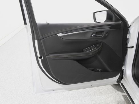 Used 2020 Chevrolet Impala LT w/ LT Convenience Package image 4