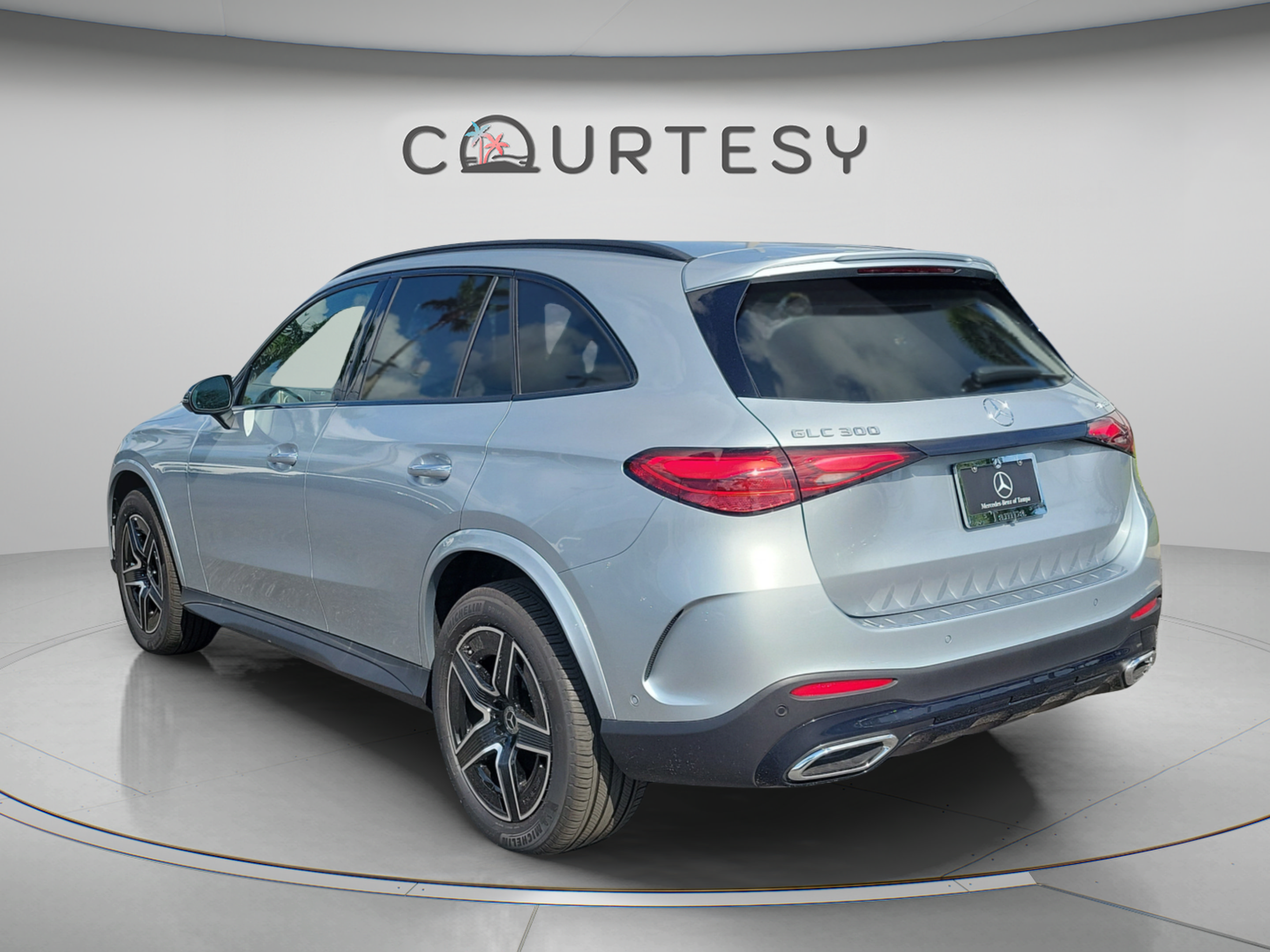 Used 2026 Mercedes-Benz GLC 300 4MATIC image 2