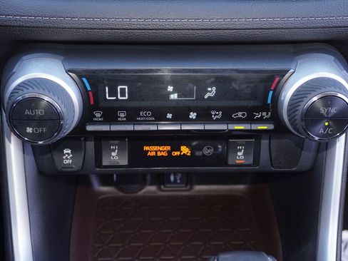 Used 2019 Toyota RAV4 Limited w/ Carpet Mat Package AWD/4WD image 17