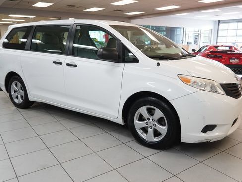 Used 2014 Toyota Sienna L FWD image 12