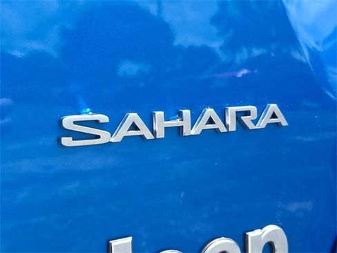 Used 2022 Jeep Wrangler Unlimited Sahara w/ Safety Group image 9