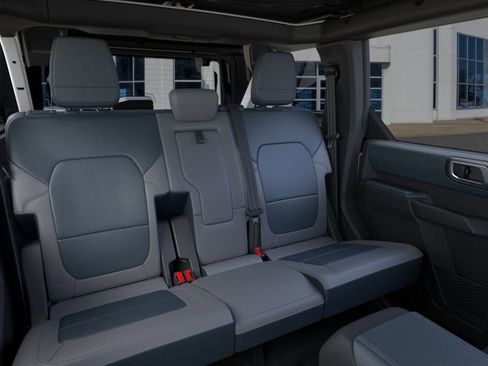 New 2024 Ford Bronco Outer Banks w/ Sasquatch Package image 11