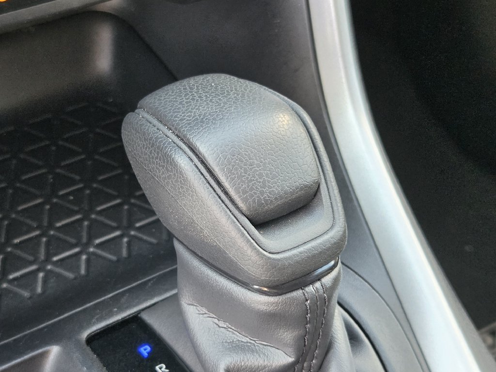 Used 2025 Toyota RAV4 XLE FWD image 21