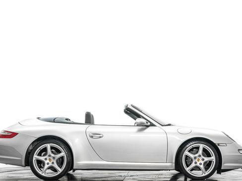 Used 2005 Porsche 911 Carrera RWD image 2