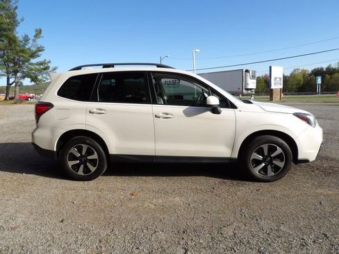 Used 2018 Subaru Forester 2.5i Premium w/ All-Weather Package AWD/4WD image 5