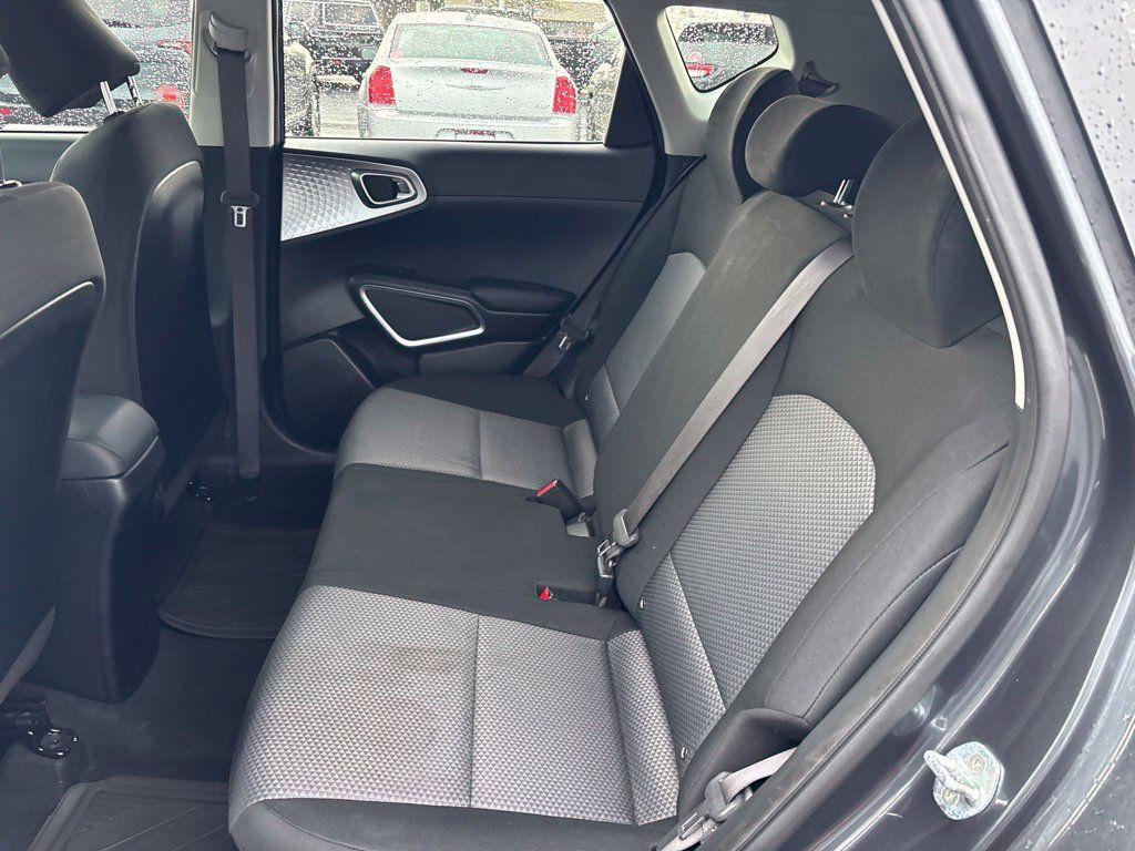 Used 2022 Kia Soul LX FWD image 25