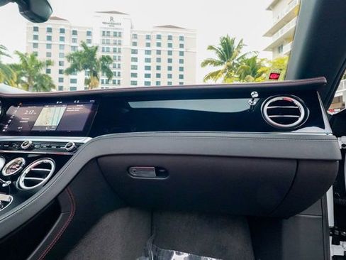 Used 2024 Bentley Continental GT V8 image 91