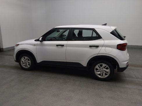 Used 2021 Hyundai Venue SE image 2