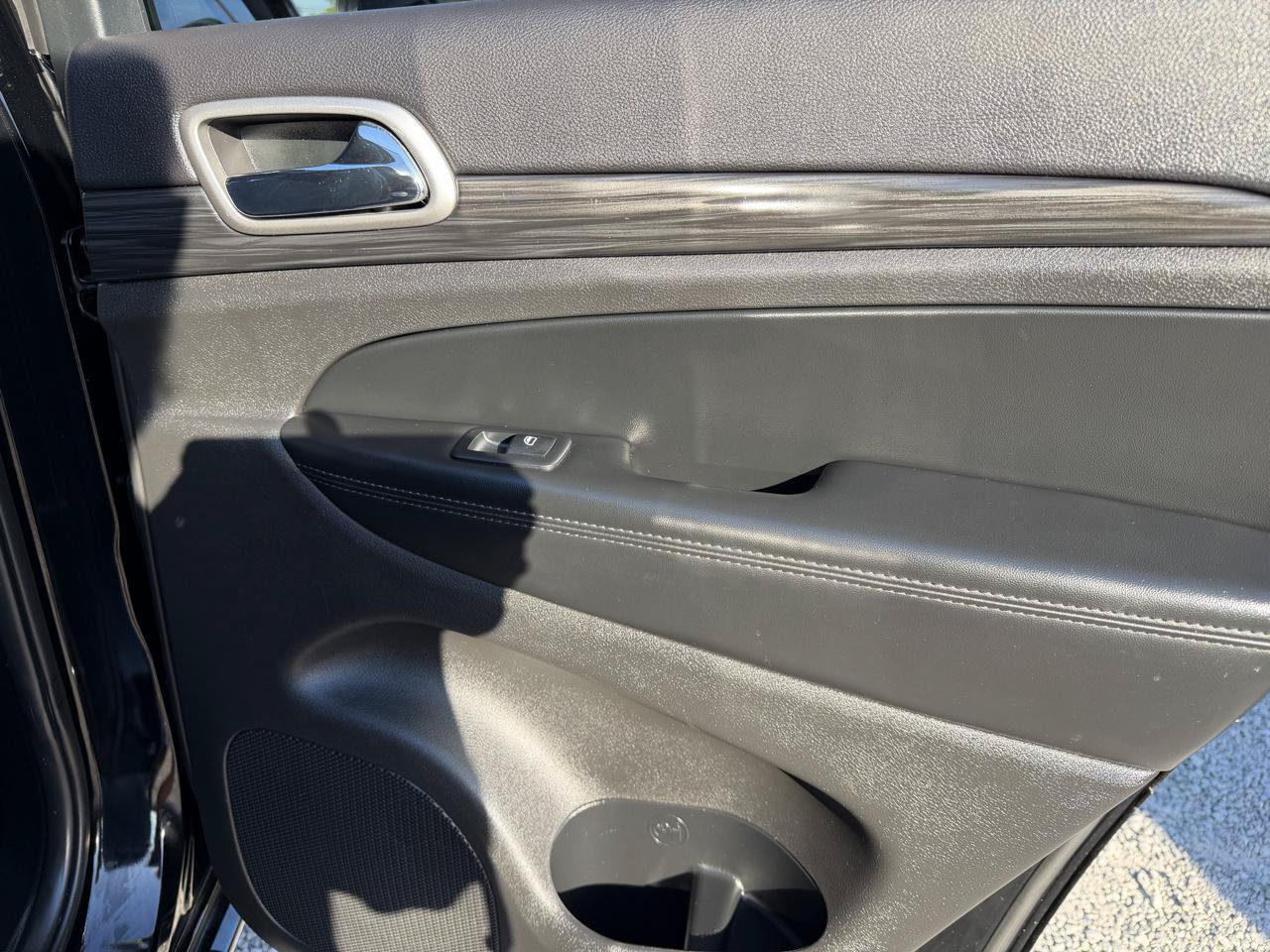 Used 2019 Jeep Grand Cherokee Altitude RWD image 12