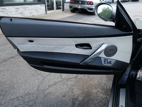 Used 2004 BMW Z4 2.5i image 12