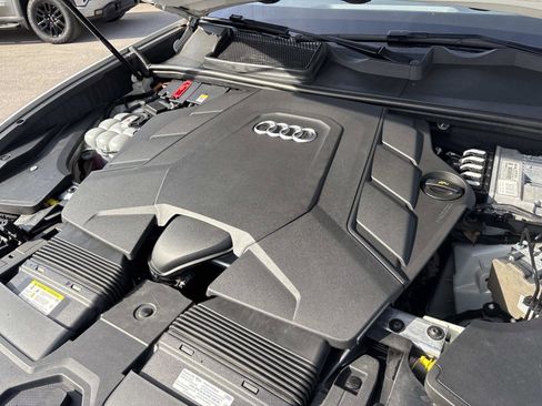 Used 2021 Audi Q8 Premium image 35
