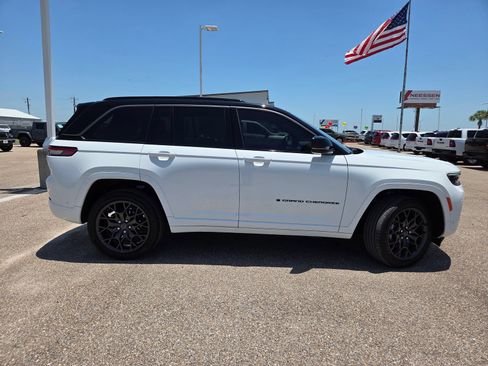 New 2026 Jeep Grand Cherokee Summit w/ Obsidian Package AWD/4WD image 8