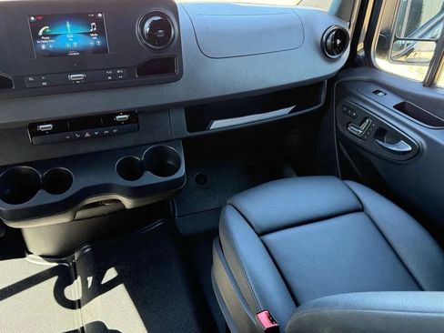 Used 2023 Mercedes-Benz Sprinter 3500 image 44