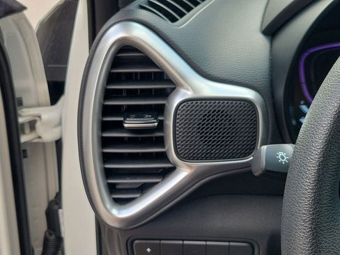 Used 2025 Kia Soul LX w/ LX Technology Package FWD image 29