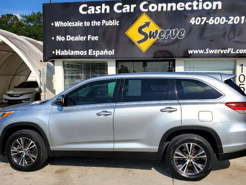 Used 2019 Toyota Highlander LE FWD image 8