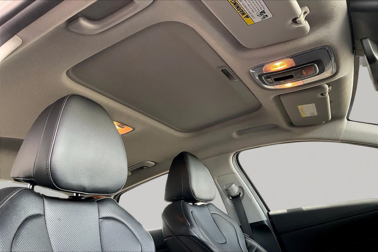Certified 2025 Hyundai Elantra Limited FWD image 14