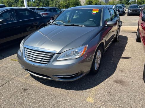 Used 2013 Chrysler 200 Touring w/ Cold Weather Group FWD image 3