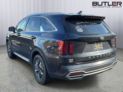 Used 2021 Kia Sorento S image 3