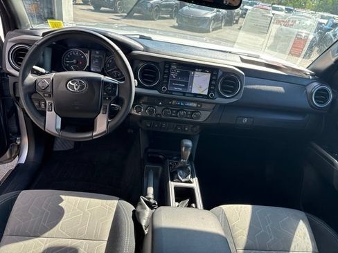 Used 2021 Toyota Tacoma TRD Off-Road w/ TRD Premium Off Road Package AWD/4WD image 20