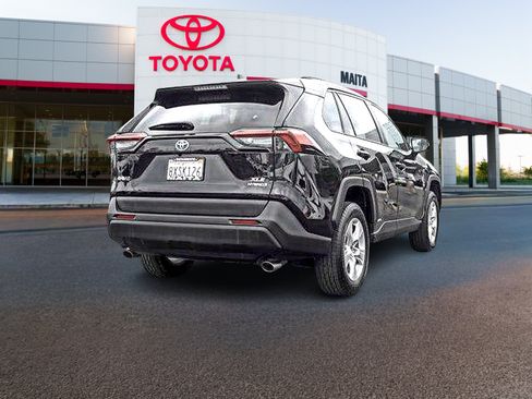 Certified 2021 Toyota RAV4 XLE w/ Convenience Package AWD/4WD image 3