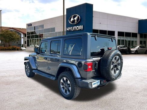 Used 2018 Jeep Wrangler Unlimited Sahara image 3