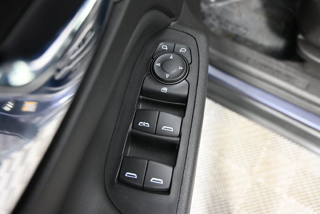 Used 2019 Chevrolet Equinox LT FWD image 19
