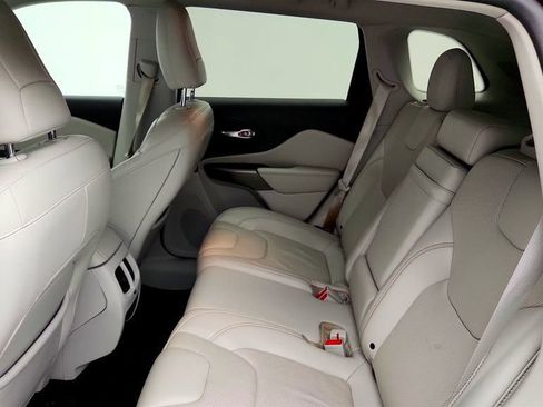 Used 2019 Jeep Cherokee Limited AWD/4WD image 21