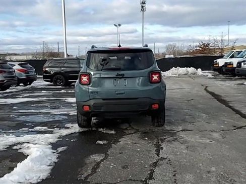 Used 2018 Jeep Renegade Altitude w/ UConnect 8.4 Nav Group image 7