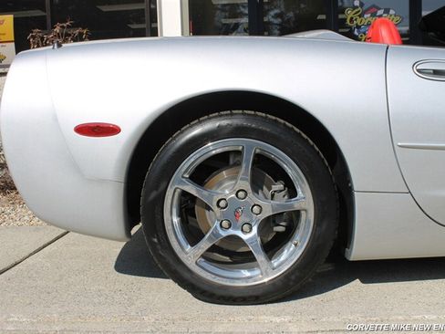 Used 2001 Chevrolet Corvette Coupe w/ Preferred Equipment Group2 RWD image 28