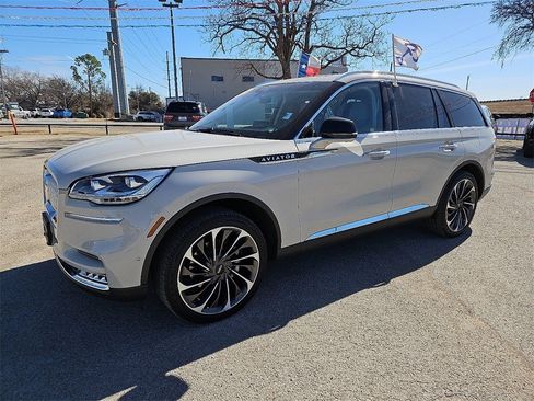 Used 2021 Lincoln Aviator Reserve w/ Equipment Group 202A image 2