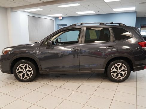 Used 2019 Subaru Forester Premium image 2