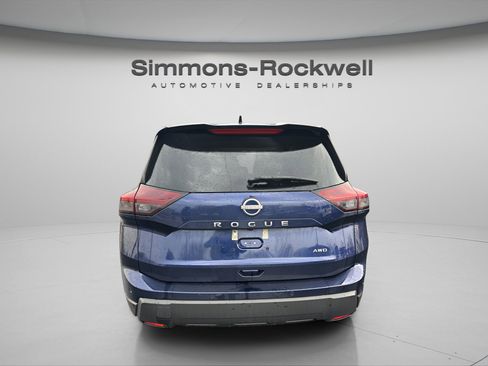 Used 2025 Nissan Rogue SV image 5