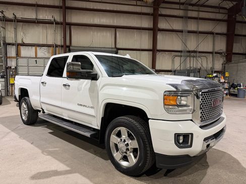 Used 2016 GMC Sierra 2500 Denali w/ Duramax Plus Package AWD/4WD image 2