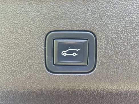 Used 2023 GMC Yukon XL SLT w/ SLT Luxury Package AWD/4WD image 18