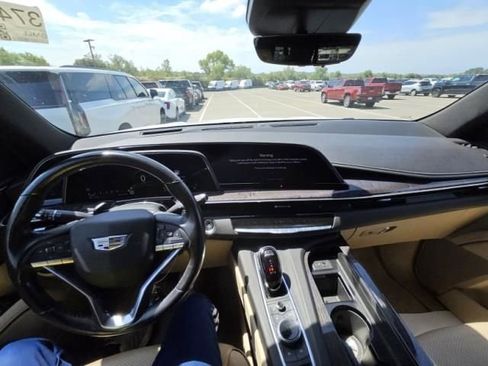 Used 2021 Cadillac Escalade ESV Premium Luxury w/ LPO, Radiant Package AWD/4WD image 6