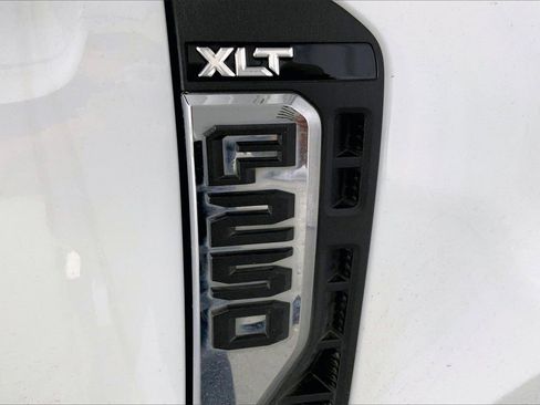 Used 2023 Ford F250 XLT w/ FX4 Off-Road Package image 7